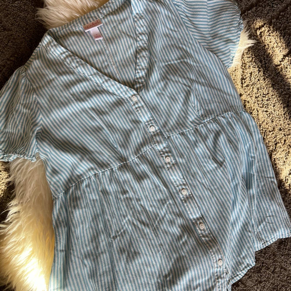 Ingrid and Isabel Maternity V-Neck Short Sleeve Blouse-Large